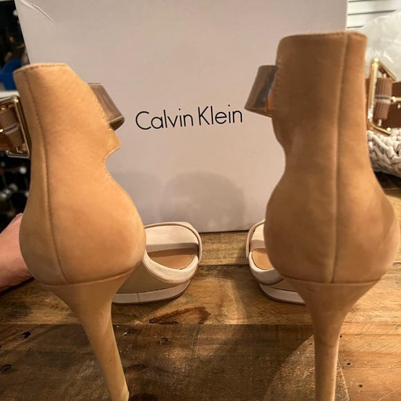Calvin Heels In Box - Picture 6 of 7